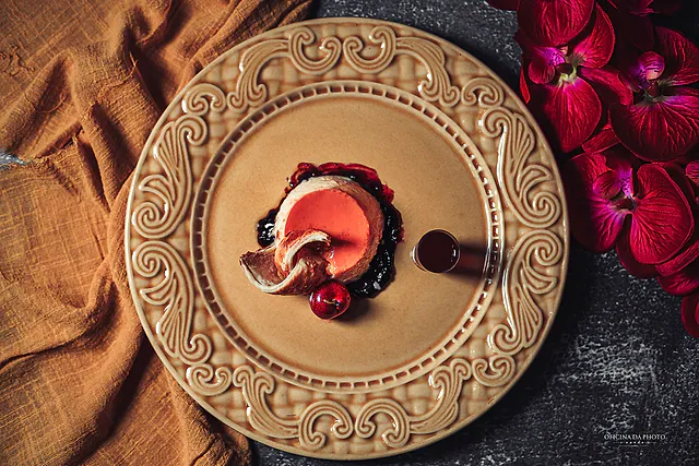 Fotógrafo de gastronomia em Louveira: sobremesa em prato entalhado